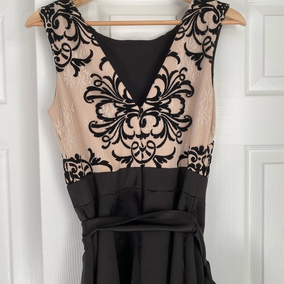 Elegant formal dress. - Picture 3 of 4